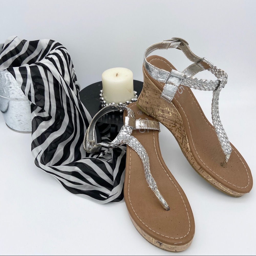 3 FOR $25 BUNDLE 385 silver sandals size 8